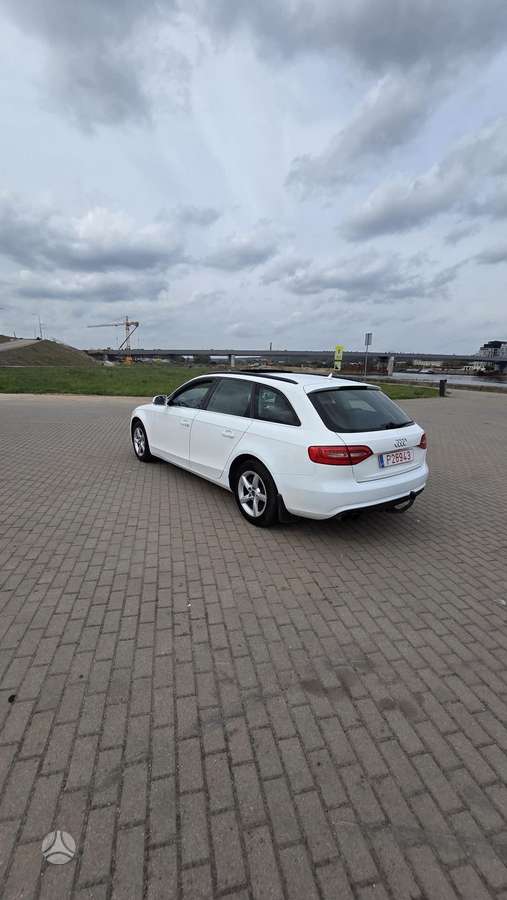 Audi A4 2013 — вигляд ззаду