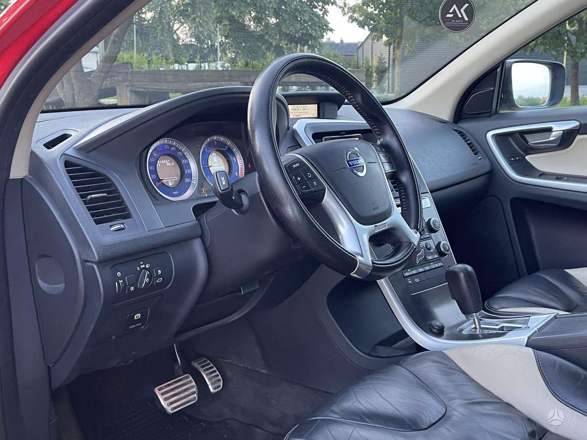 Volvo XC60 2010 — photo 10