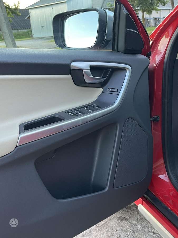 Volvo XC60 2010 — photo 11
