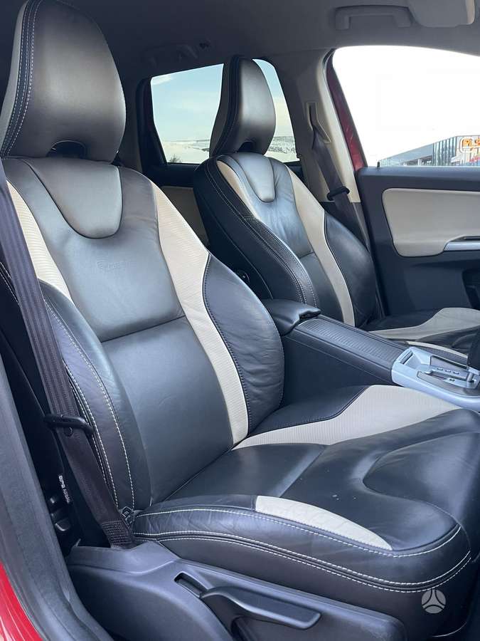 Volvo XC60 2010 — photo 15