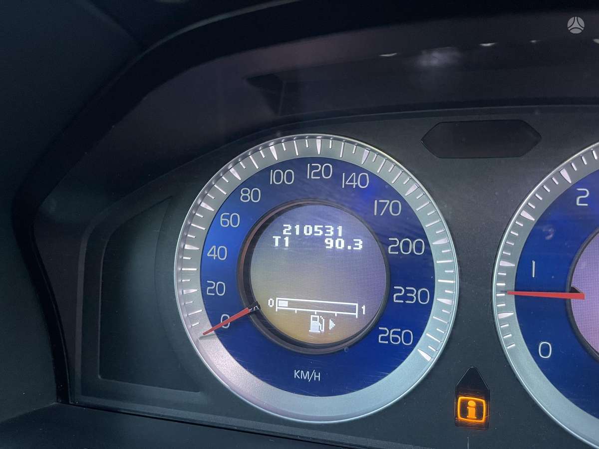 Volvo XC60 2010 — photo 19