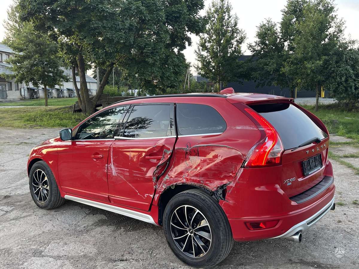 Volvo XC60 2010 — rear view