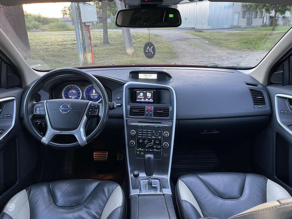 Volvo XC60 2010 — photo 21