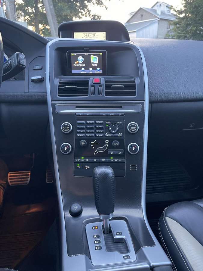 Volvo XC60 2010 — photo 22