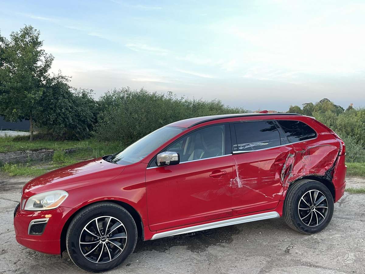 Volvo XC60 2010 — engine 2400 cm³, 205 HP (151kW)
