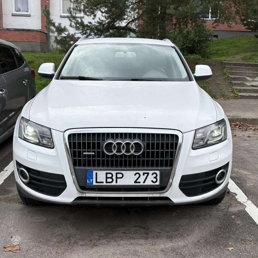Audi Q5 2011 — rear view