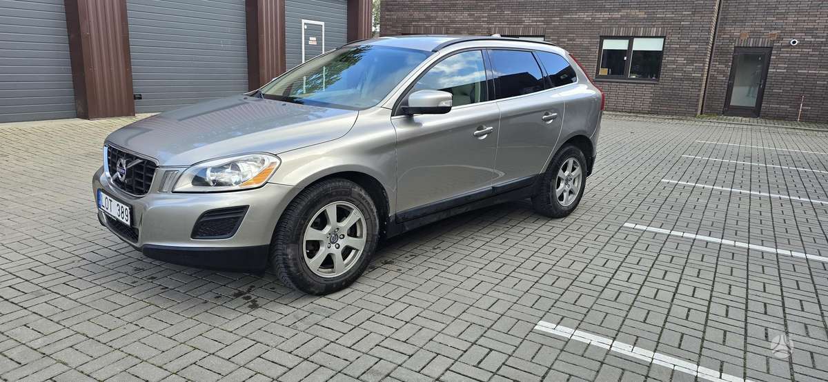 Volvo XC60 2011 — вигляд ззаду