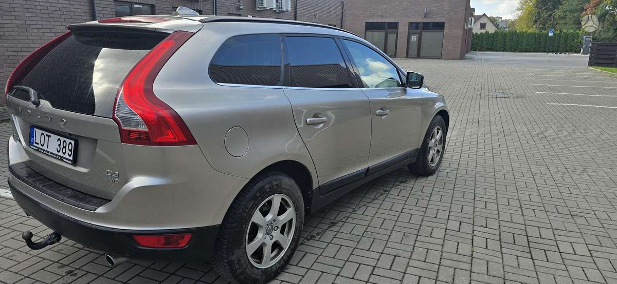 Volvo XC60 2011 — двигун 2400 cm³, 163 HP (120kW)
