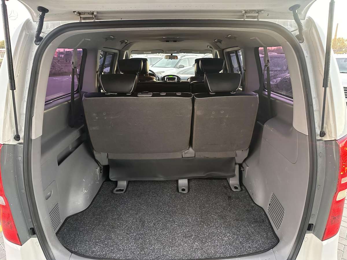 Hyundai H1 2010 — photo 16