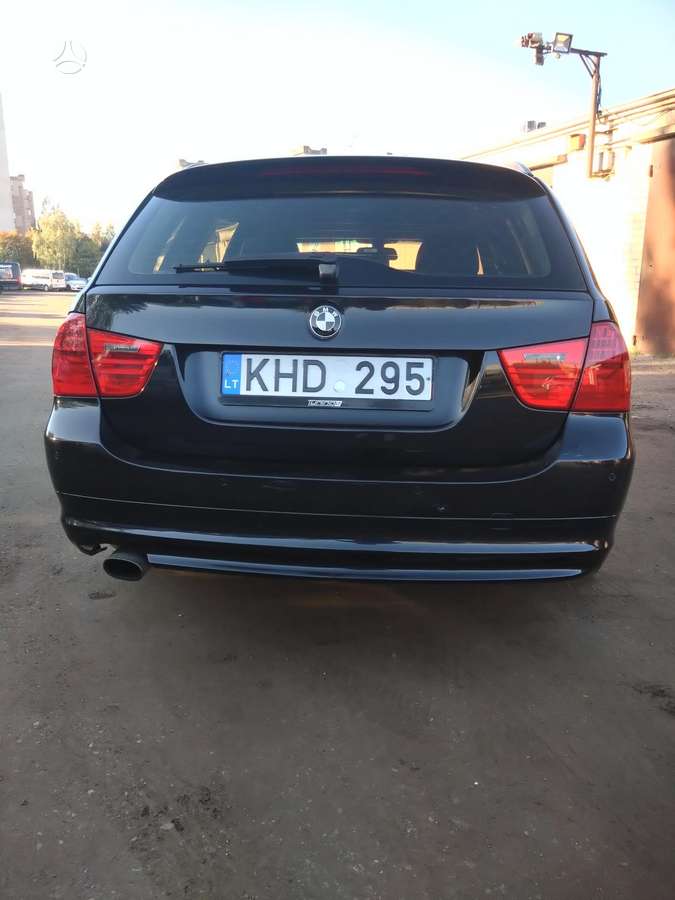 BMW 320 2010 — photo 5