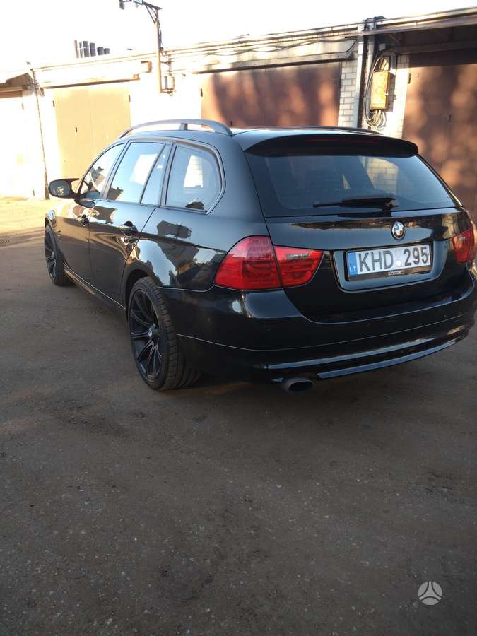 BMW 320 2010 — photo 6