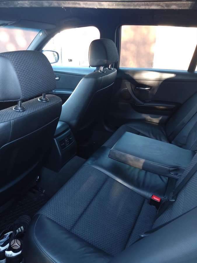 BMW 320 2010 — photo 7