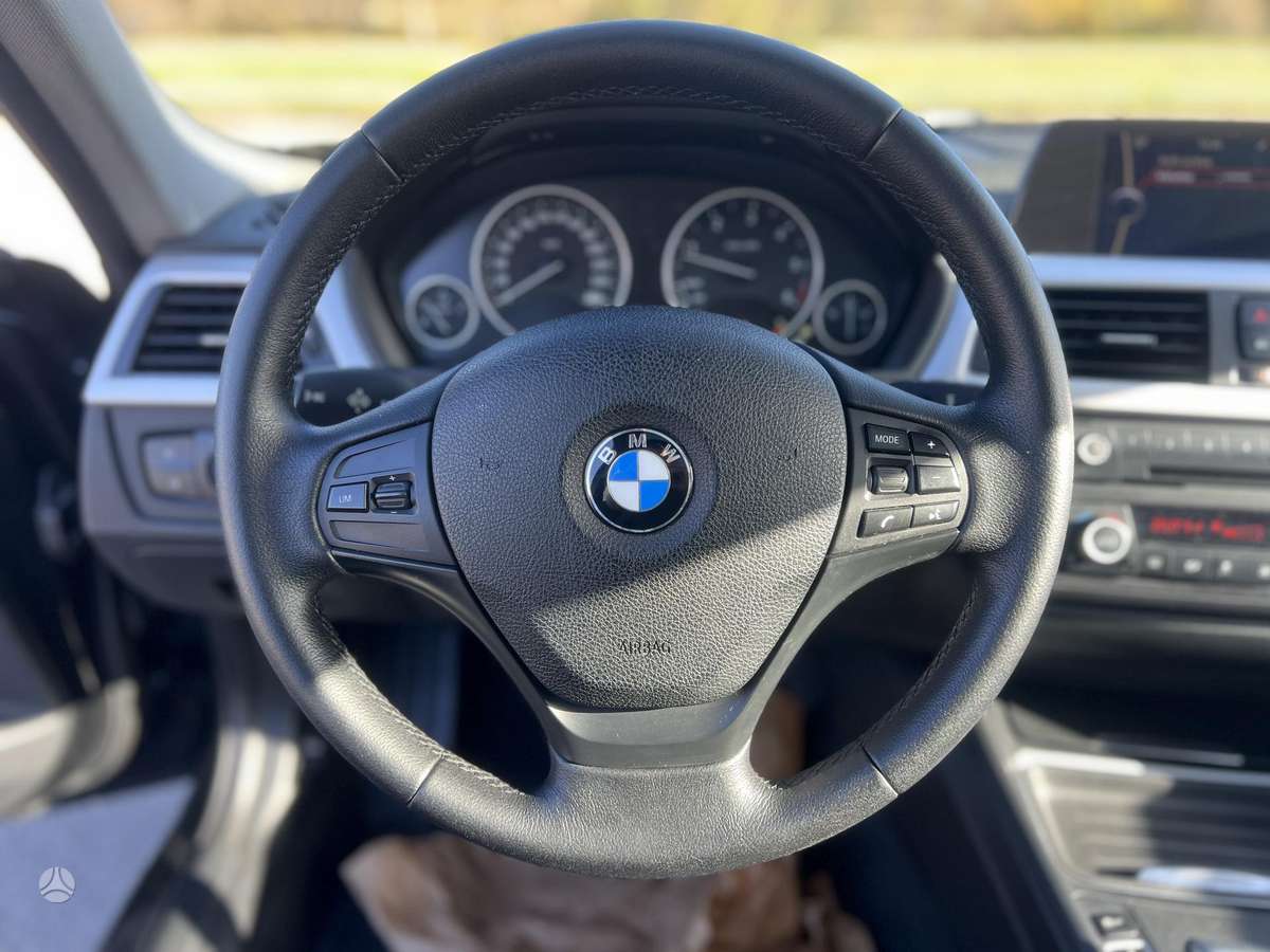BMW 320 2013 — photo 11
