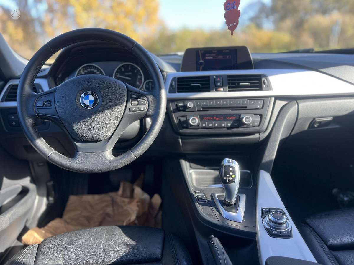 BMW 320 2013 — photo 12