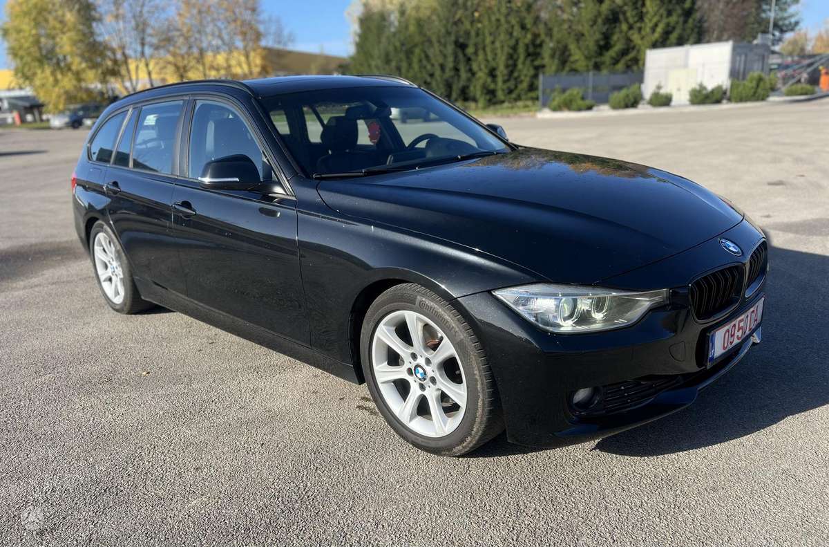 BMW 320 2013 — rear view