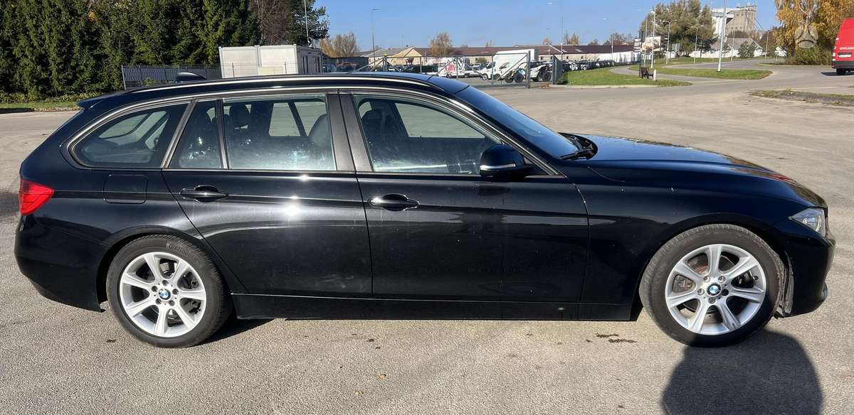 BMW 320 2013 — interior