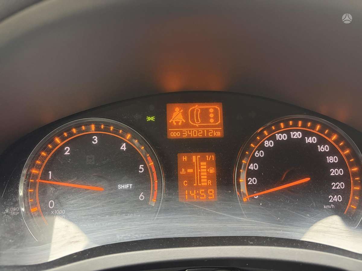 Toyota Avensis 2009 — photo 10
