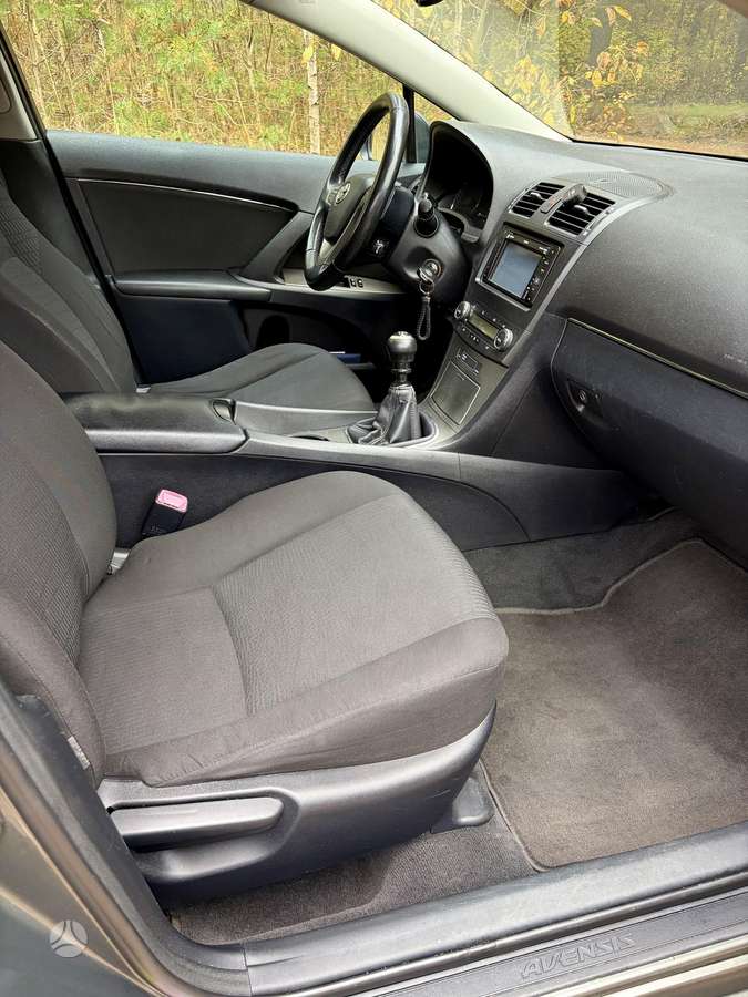Toyota Avensis 2009 — photo 8