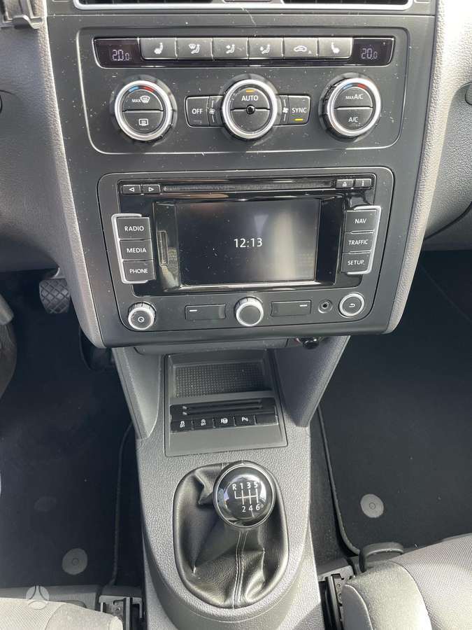 Volkswagen Touran 2013 — photo 10