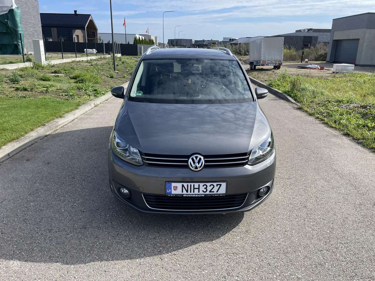Volkswagen Touran 2013 — rear view