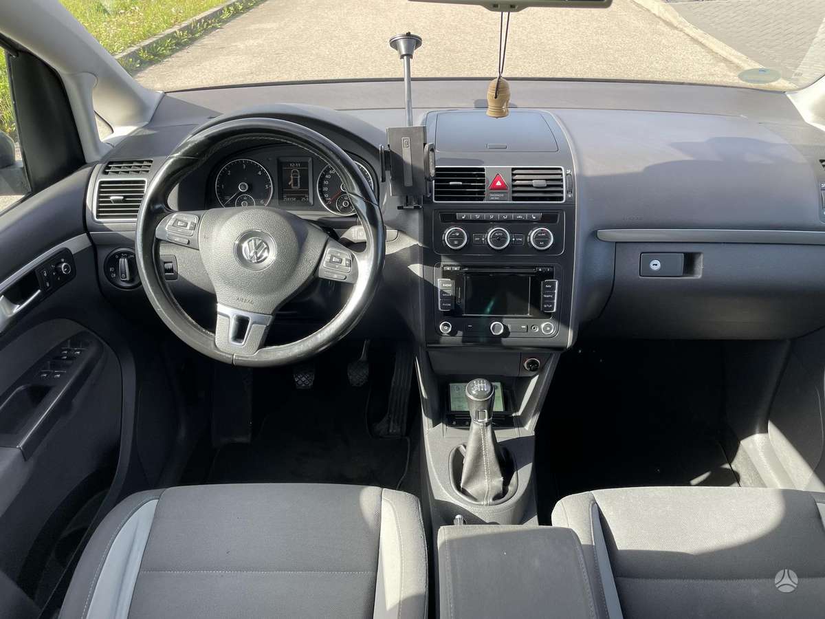 Volkswagen Touran 2013 — photo 7