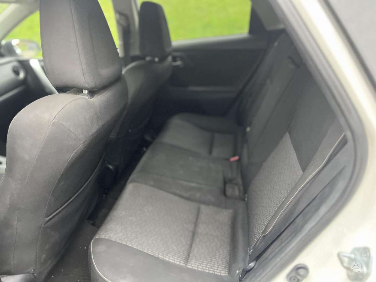 Toyota Auris 2015 — фото 11