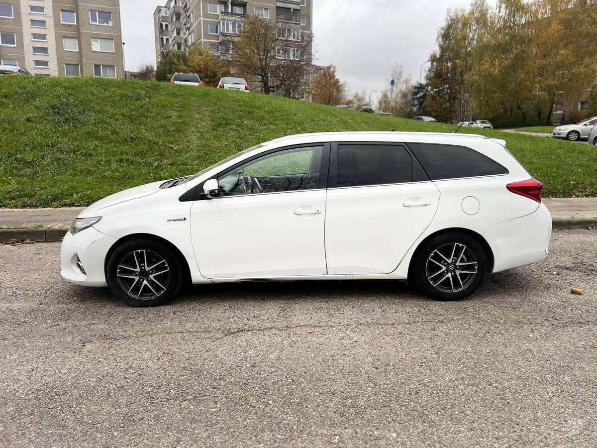 Toyota Auris 2015 — салон