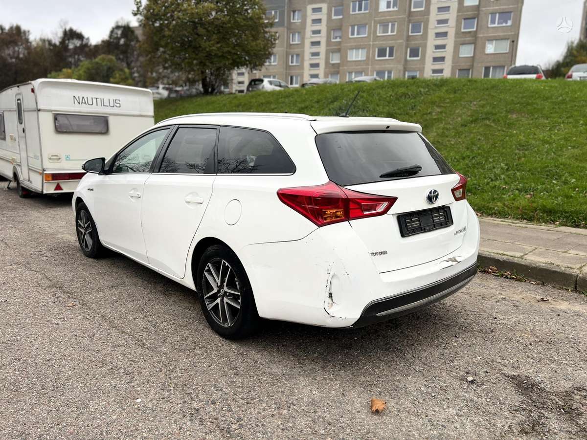 Toyota Auris 2015 — двигун