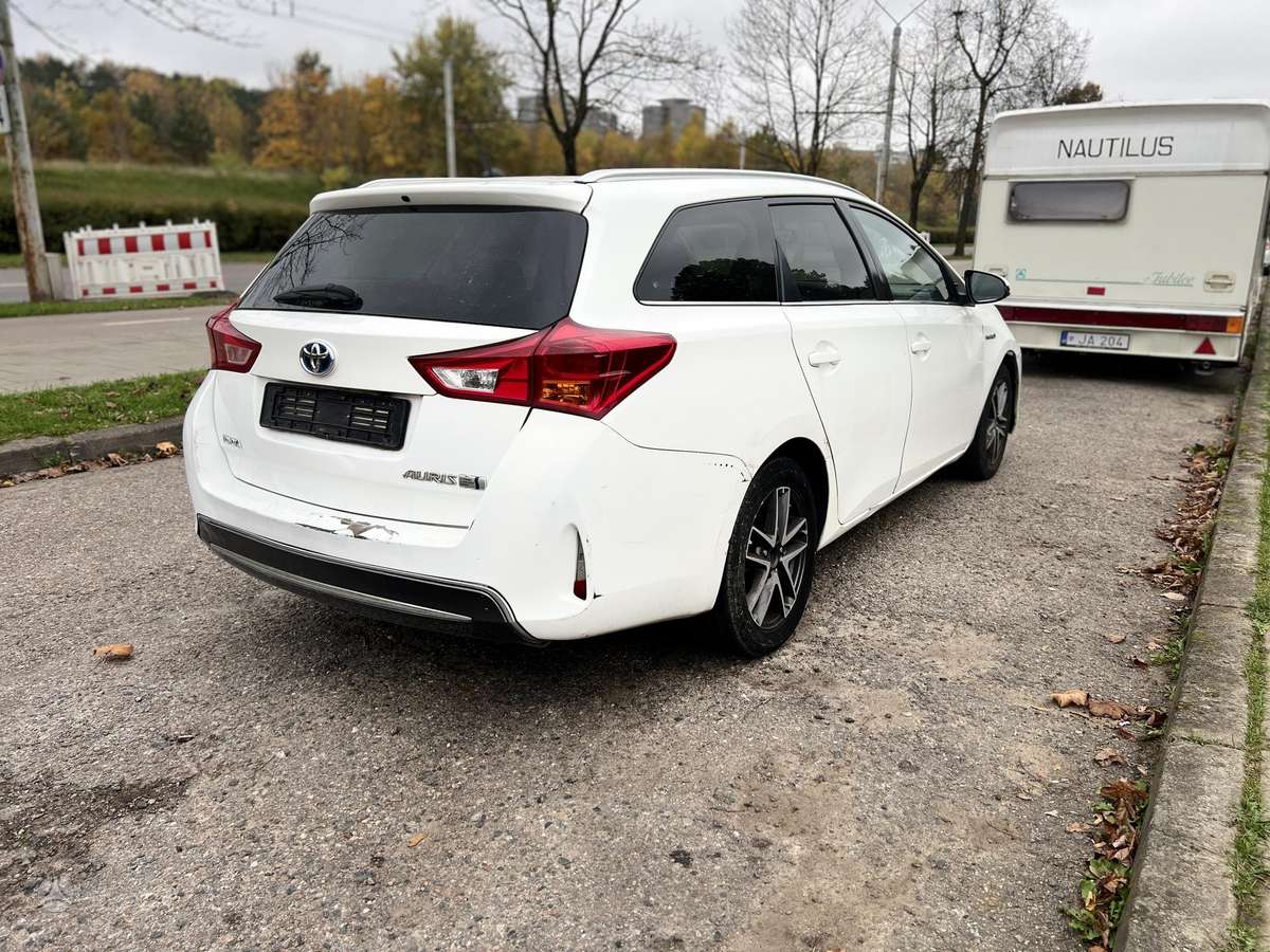 Toyota Auris 2015 — фото 6