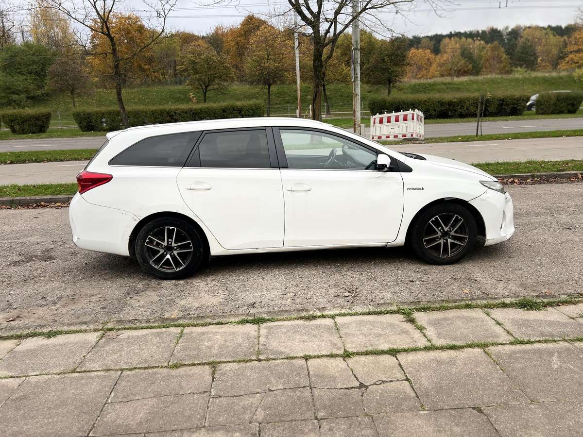 Toyota Auris 2015 — фото 7
