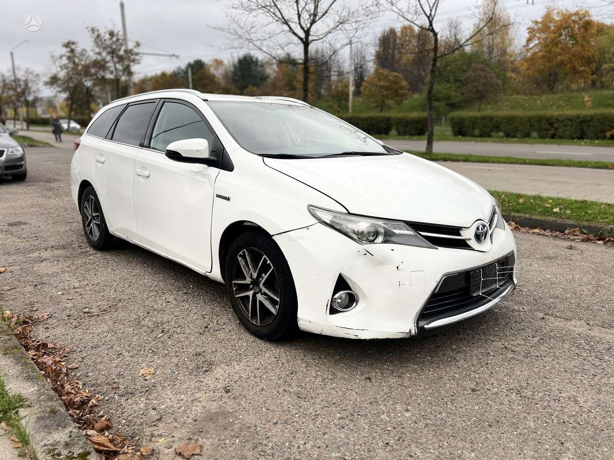 Toyota Auris 2015 — фото 8