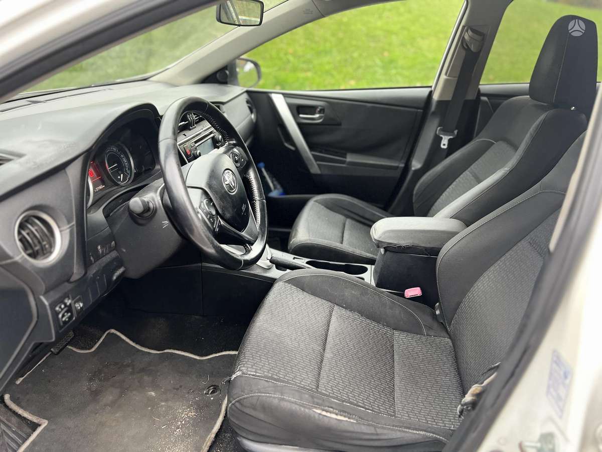 Toyota Auris 2015 — фото 9