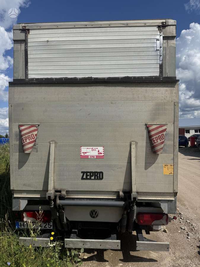 Volkswagen Crafter 2008 — салон