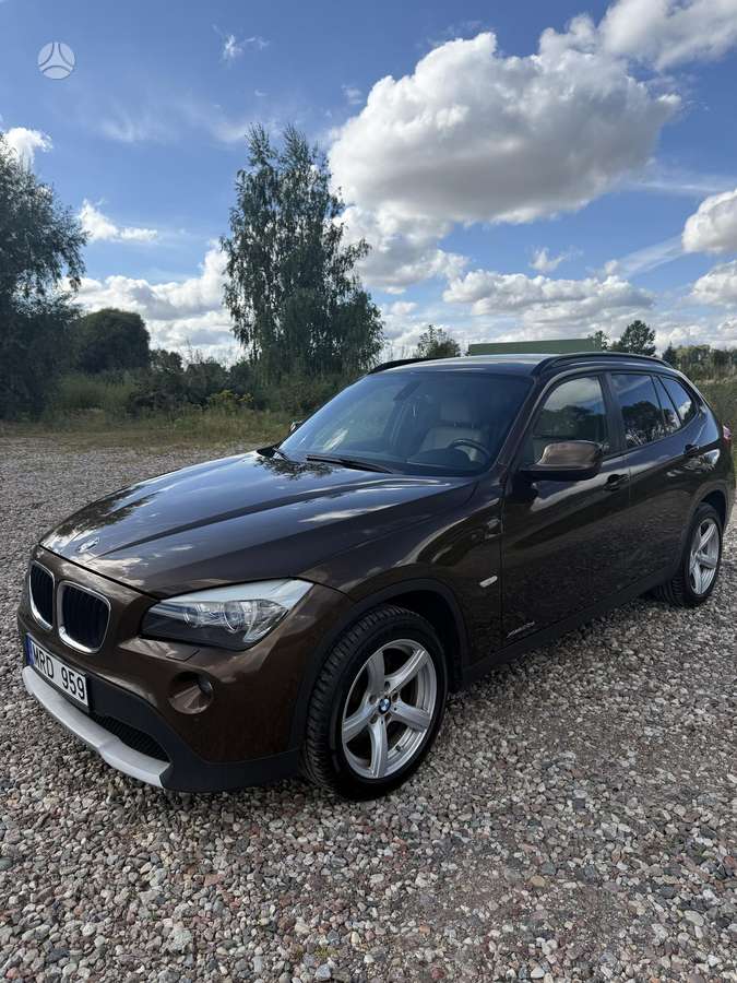 BMW X1 2010 — rear view