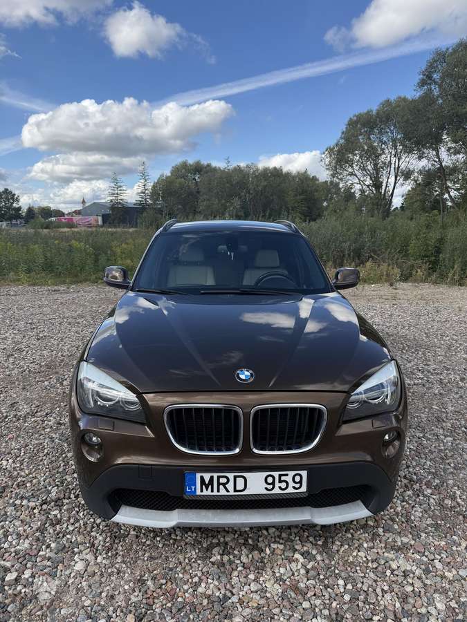 BMW X1 2010 — interior