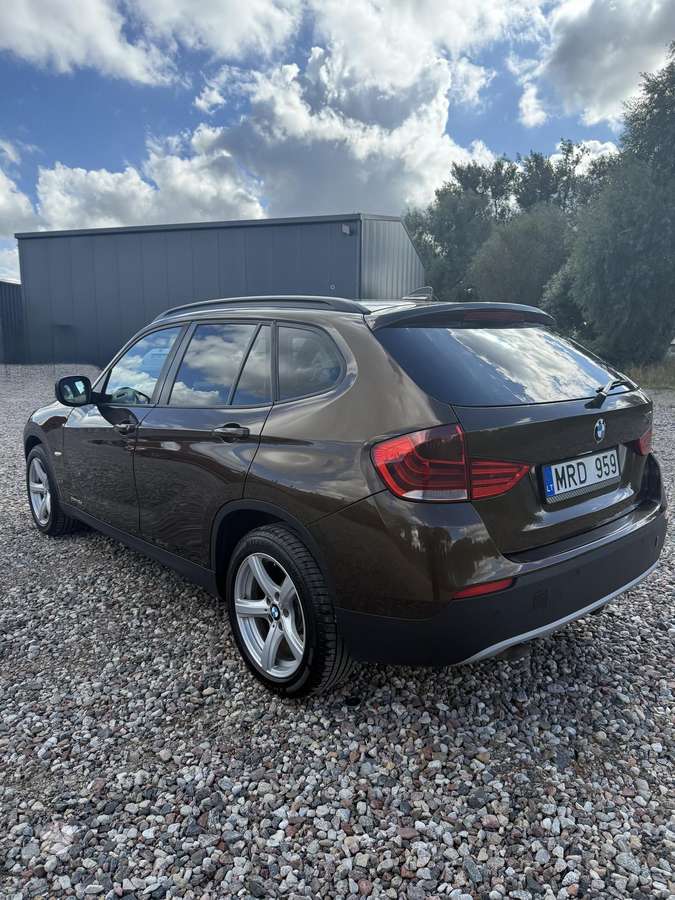 BMW X1 2010 — engine 1995 cm³, 177 HP (130kW)