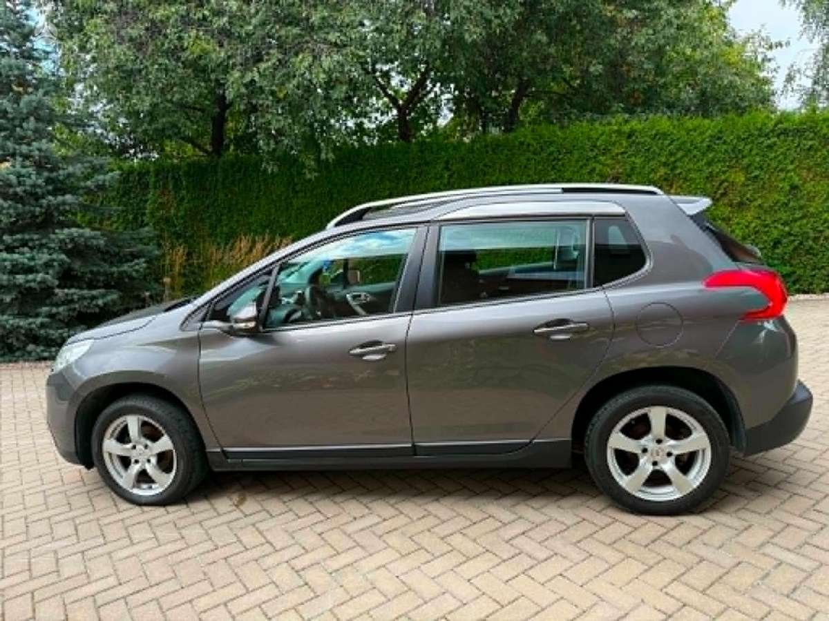 Peugeot 2008 2015 — вигляд ззаду