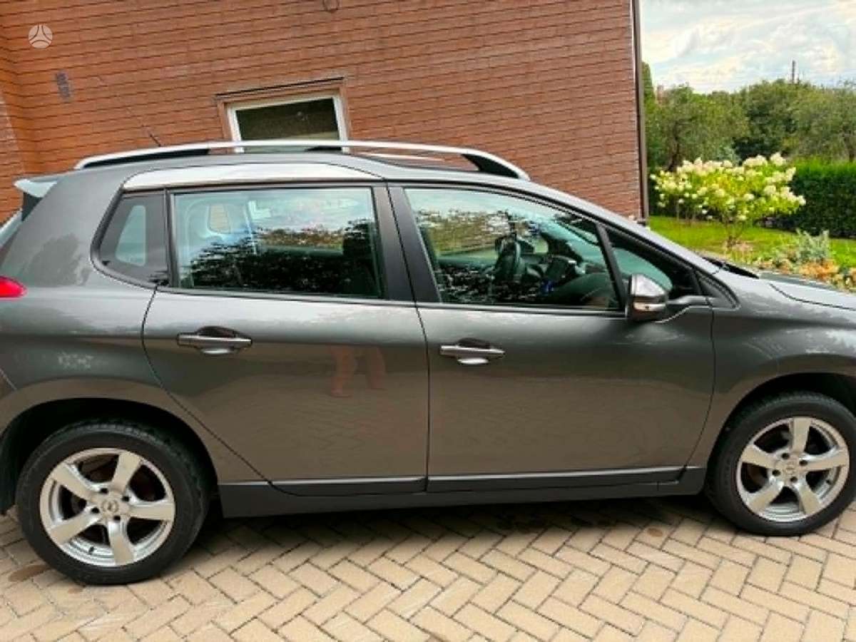 Peugeot 2008 2015 — салон