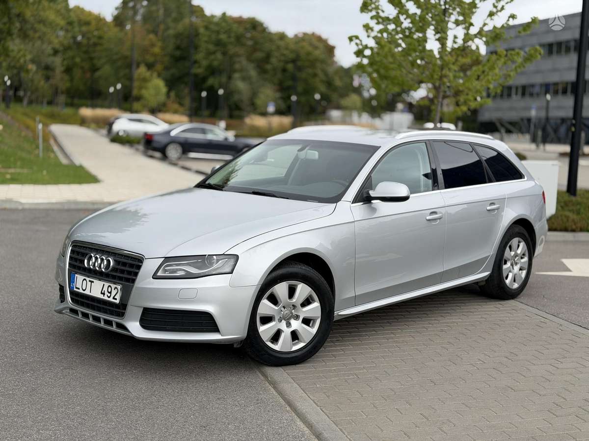 Audi A4 2010 — rear view