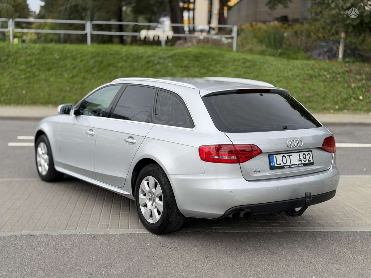 Audi A4 2010 — photo 5