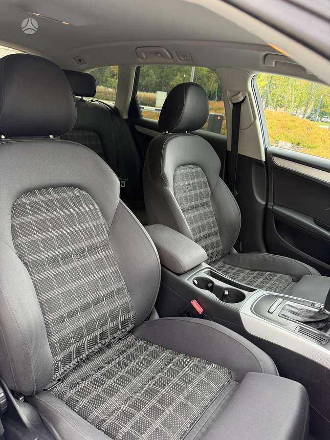 Audi A4 2010 — photo 7