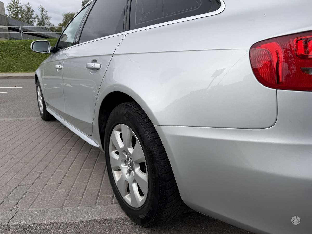 Audi A4 2010 — photo 8