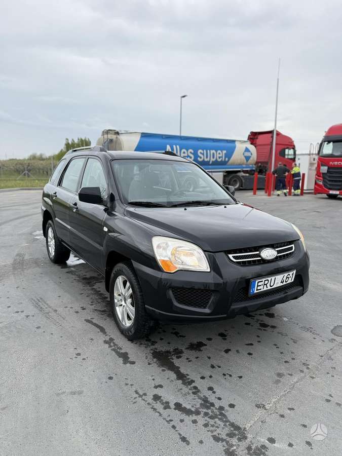 Kia Sportage 2010 — салон