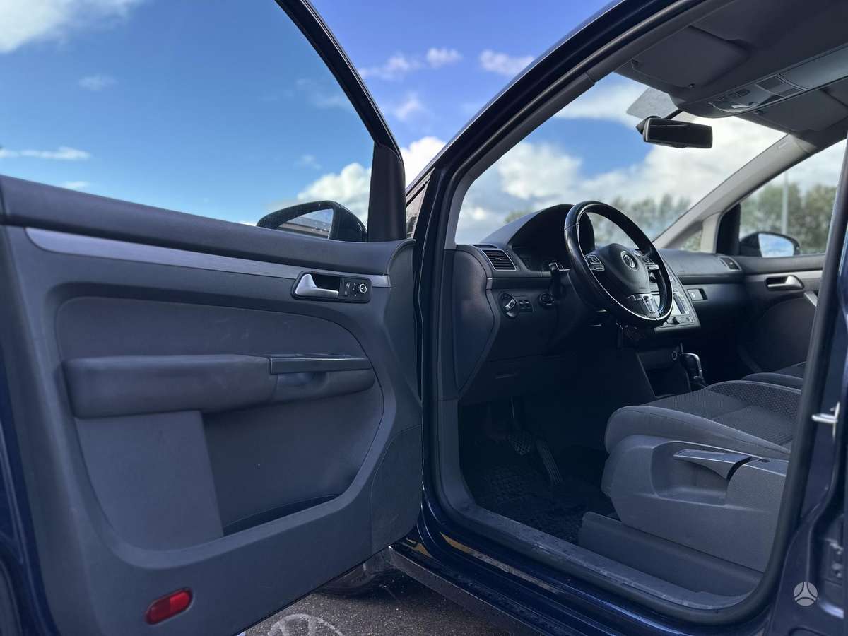 Volkswagen Touran 2013 — photo 12