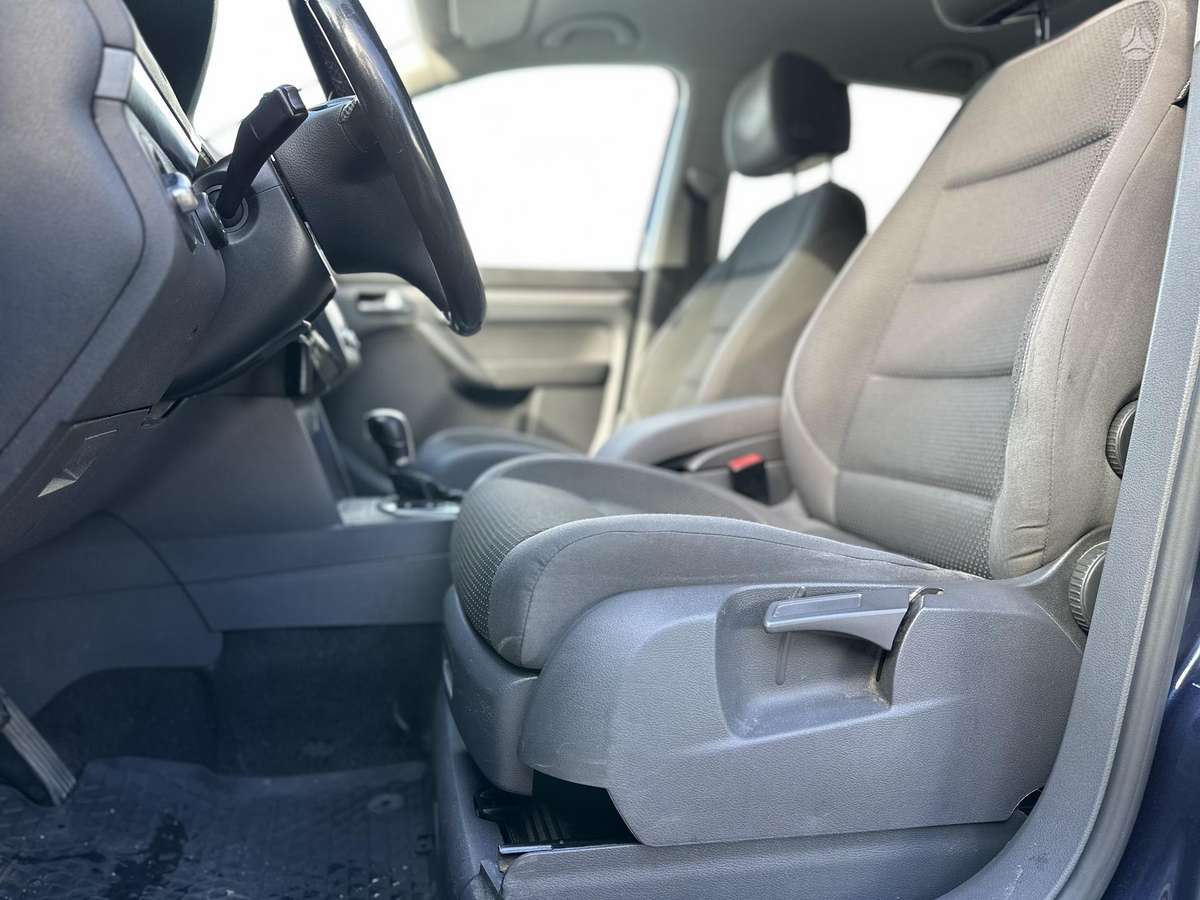 Volkswagen Touran 2013 — photo 13