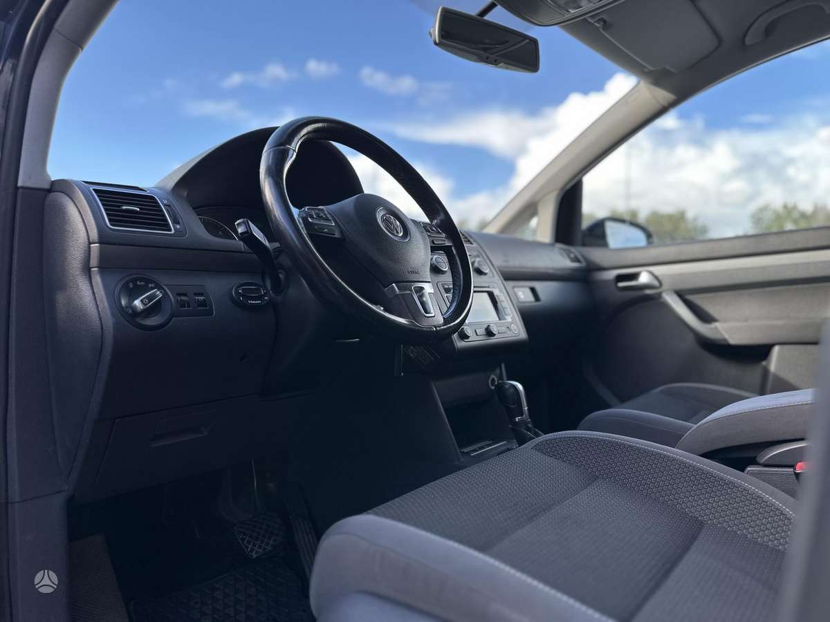 Volkswagen Touran 2013 — photo 14