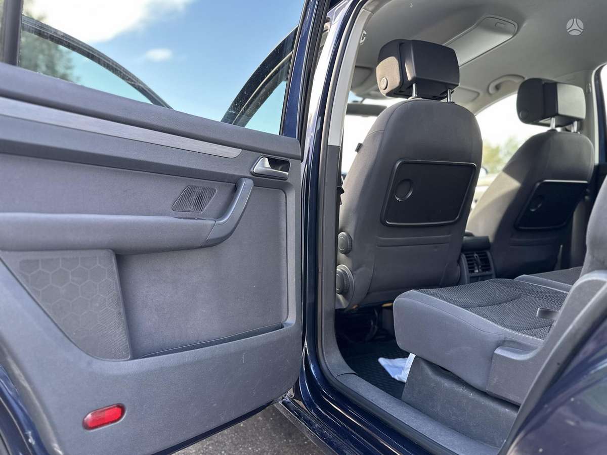 Volkswagen Touran 2013 — photo 17