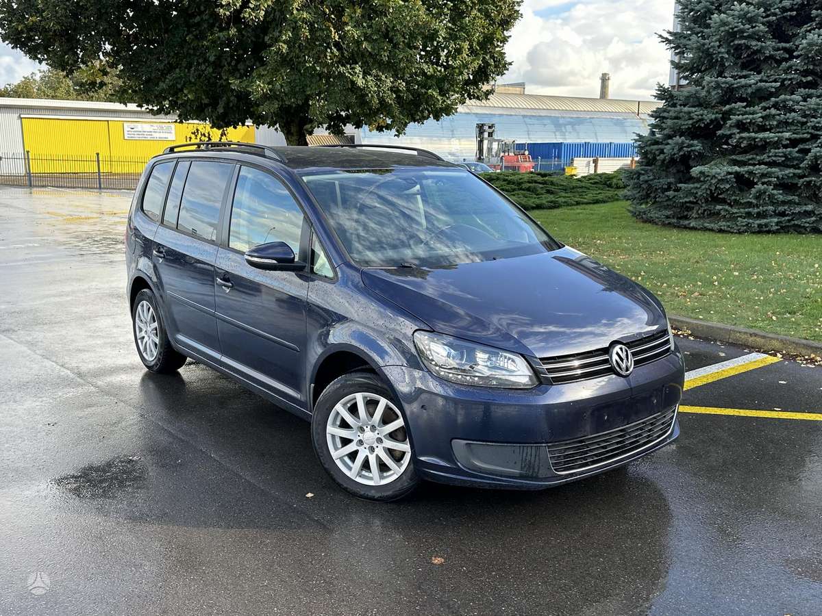 Volkswagen Touran 2013 — rear view