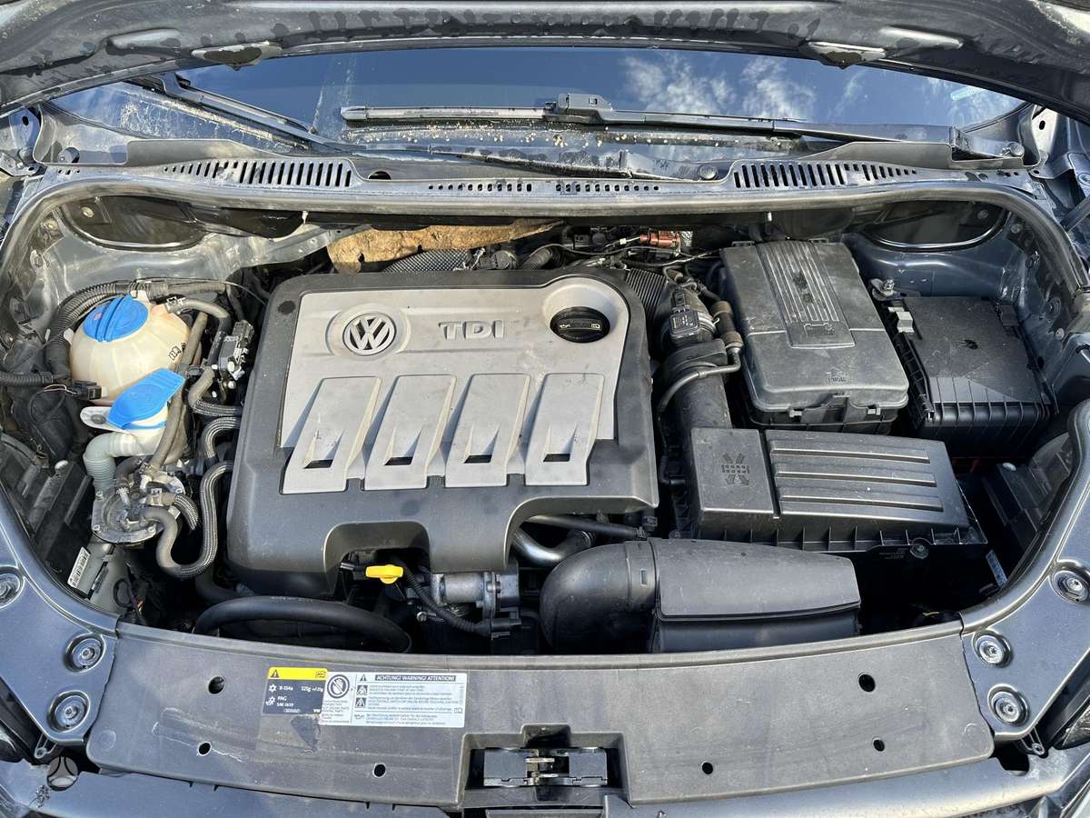 Volkswagen Touran 2013 — photo 21
