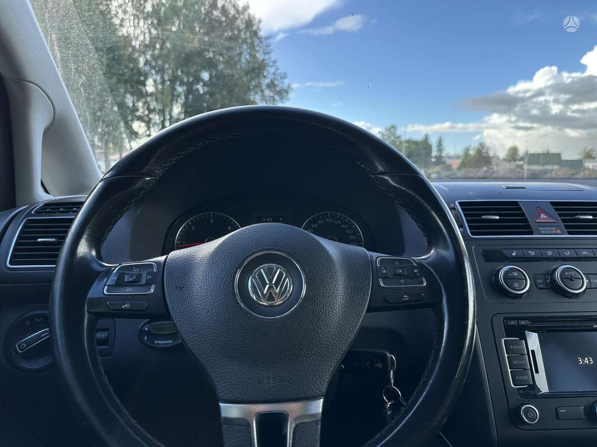 Volkswagen Touran 2013 — photo 22